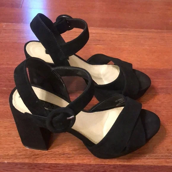 Topshop • Velvet Strappy Heels - Picture 2 of 5